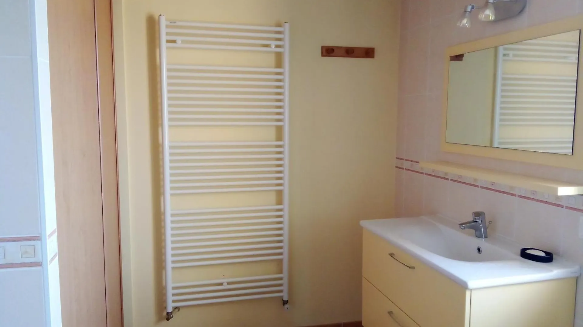 Homestay Chez Steph Apartment Saint-Germain-Nuelles